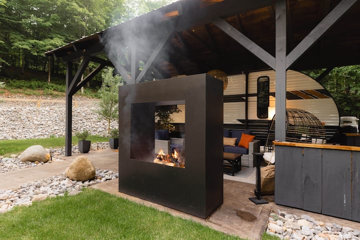 Lux Glampsite Escape ~ Outdoor Kitchen & Fireplace - Adirondack Mountains