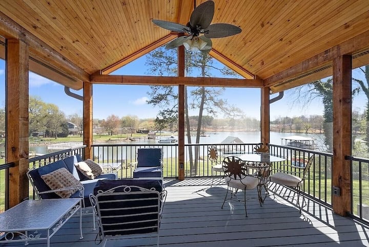 Spacious & Cozy Lakefront Log Cabin W Private Dock - Lake Norman, NC