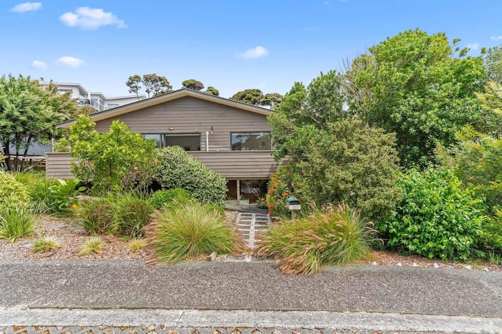 The Beach House - Bright, Sunny Cottage In A Lovely Bush Setting Close To Heads Shops - Mangawhai