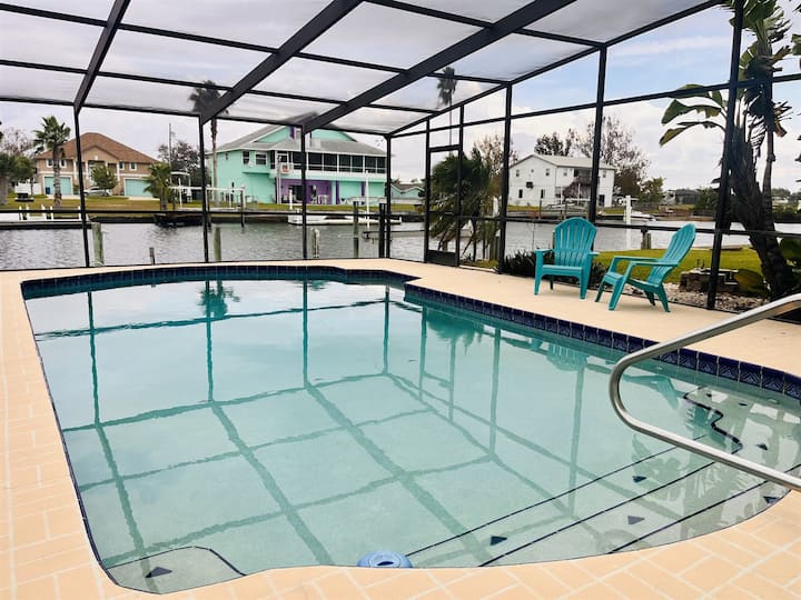 4 Bedrooms 2.5 Bathrooms Waterfront Pool Home - Spring Hill, FL