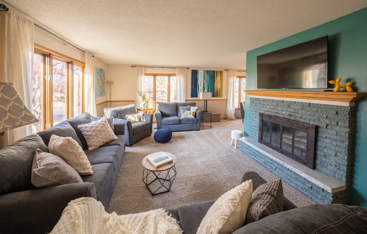 The Good Place: Family Fun, Pool, 7 Bed, Treehouse - Sioux Falls