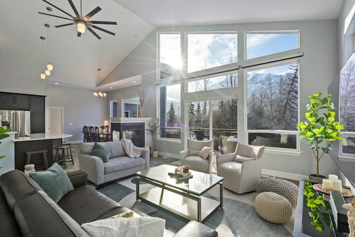 Shiloh And Harmony - A Modern Oasis On 1.3 Acres With Stunning Unobstructed Mountain Views - Anchorage