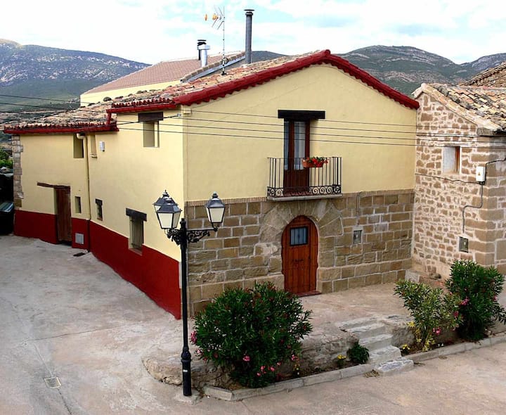 Casa Rural Lino En Huesca, Parque Natural De Guara. - Huesca