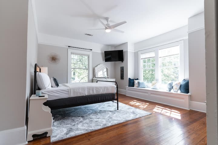 Private Master Suite | King Bed | Fast Wifi | Hist - Montgomery, AL