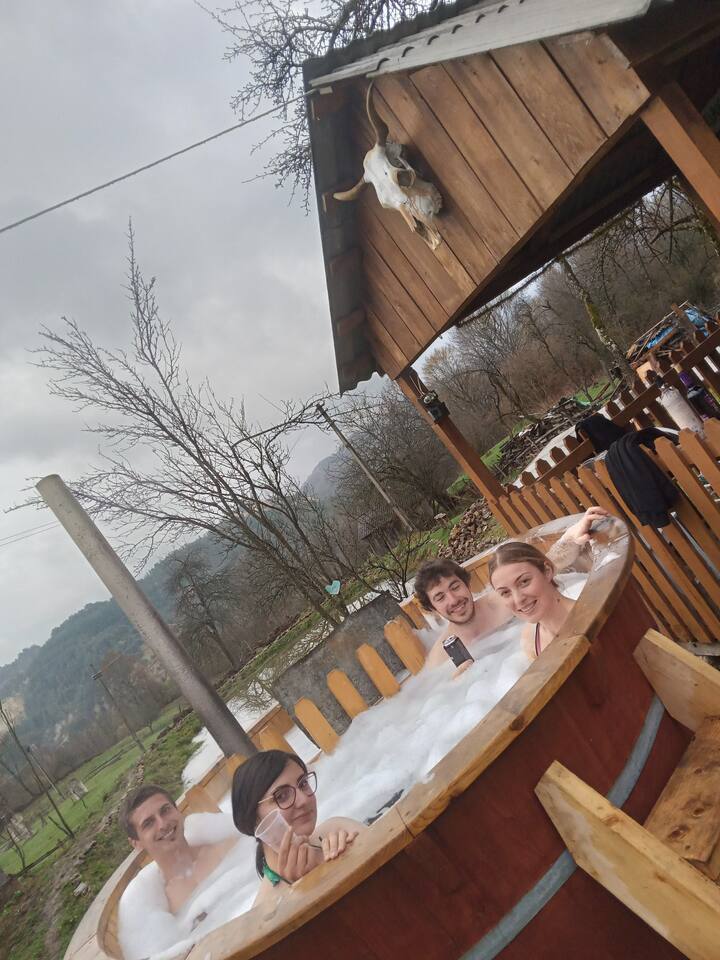 Jacuzzi Hottube Retreat For 4 Or 6 People In Mount - Bucium