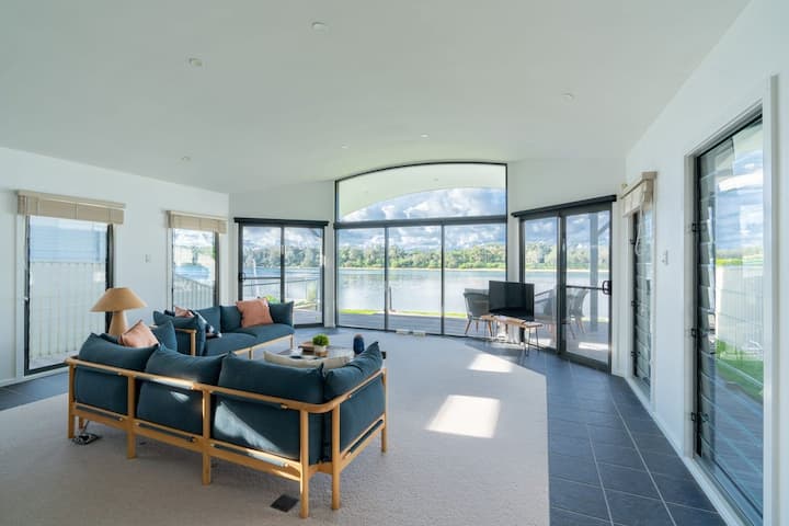 Absolute Waterfront Beach House - Wollongong