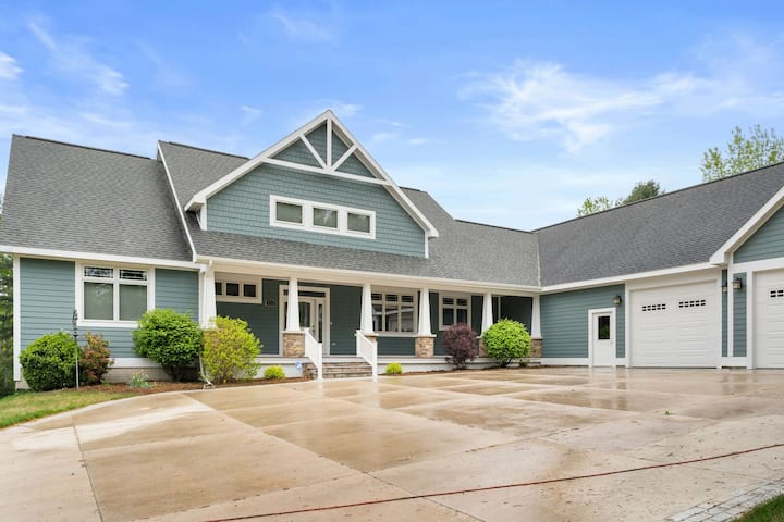 Gorgeous 6300sqft 5 Bdr Home /W Pool - 5 Mins To Horseshow  4732 - エルク・ラピッズ, MI
