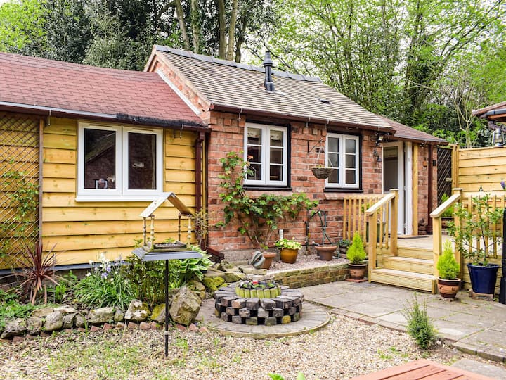 Woodcarver's Cottage (Uk38926) - Telford