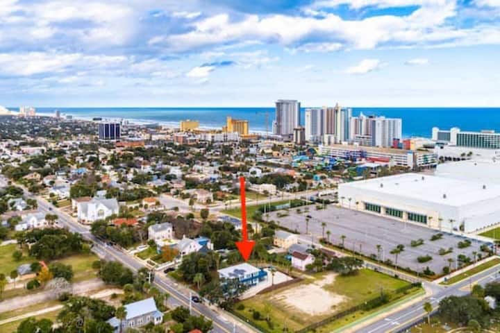 Newly Updated Walk To Beach & Ocean Center - Daytona Beach, FL