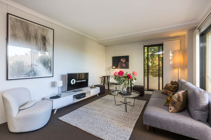 1 Bedroom Apt With Parking, Pool And Gym - Surry Hills