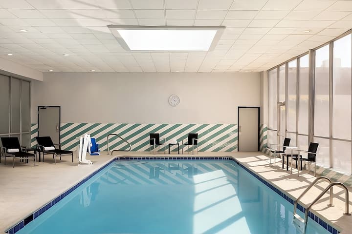 3 Relaxing Units With Free Parking! Indoor Pool - Fort Worth, TX