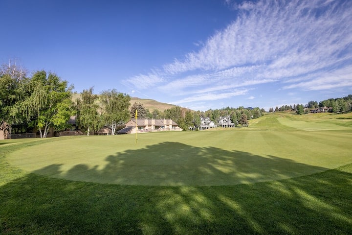 Sun Valley Condo On The Green With Dollar Views - Sun Valley, ID