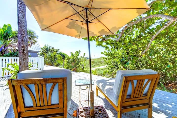 1 Bedroom Immaculate, Completely Revamped Gulffront  Boho Beach Cottage - Indian Rocks Beach, FL