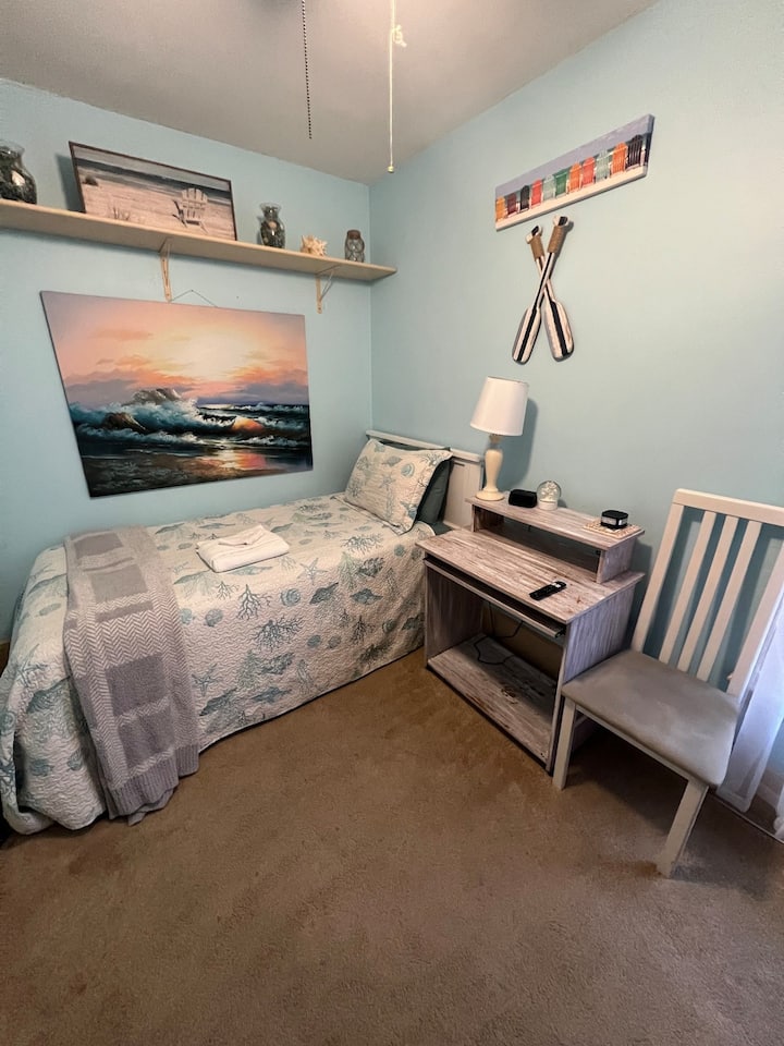 Beach Room In The Heart Of Concord - Concord, NH