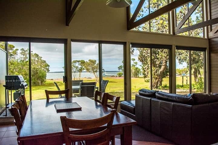 Fabulous Self Contained Lakeside Accommodation In A Natural Bush Setting - Loch Sport