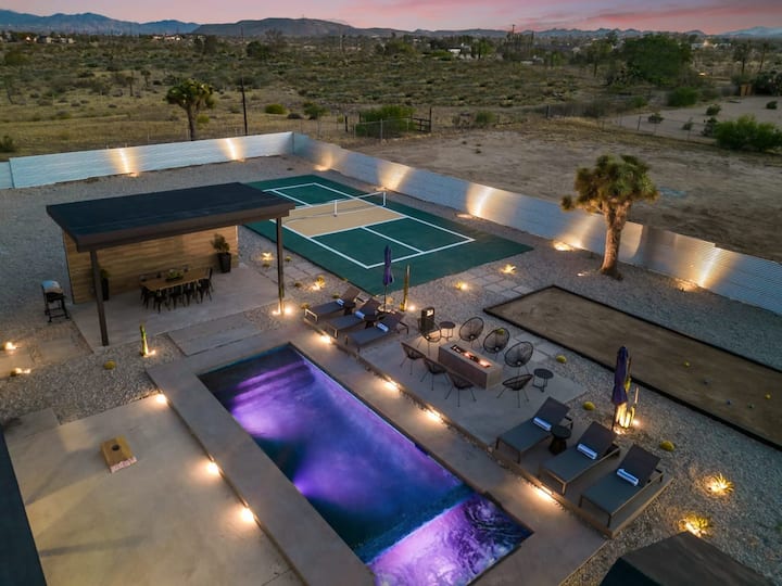 Stargazing Luxury Retreat W Pool - Yucca Valley, CA