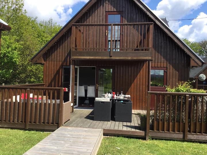 Topaz - 5 Bedroom Lodge With Private Hot Tub - Dunblane