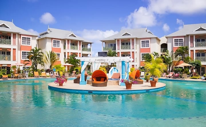 3 Beach Front Units, Outdoor Pool, Parking! - Saint Lucia
