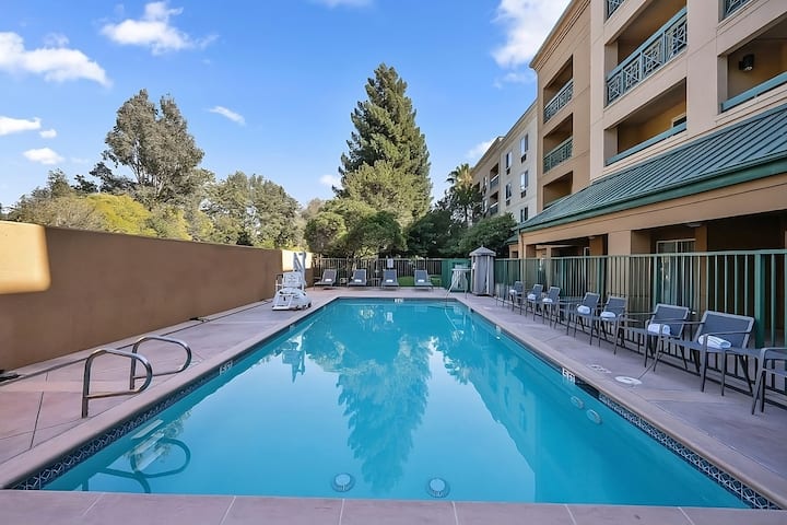 Pet-friendly Hotel With Onsite Pool, Free Parking! - San Ramon, CA