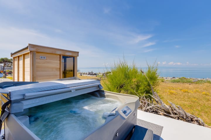 Point Roberts Cottage W/ Ocean Views + Hot Tub! - Tsawwassen