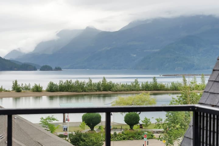 Penthouse Lake Home - 3br W/amazing View & Deck! - Harrison Hot Springs