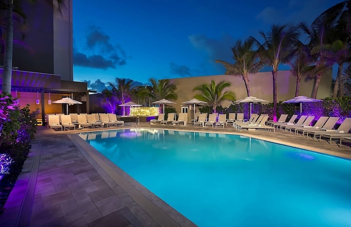 Fort Lauderdale Beachfront Hotel! 4 Units! Pool! - Fort Lauderdale, FL