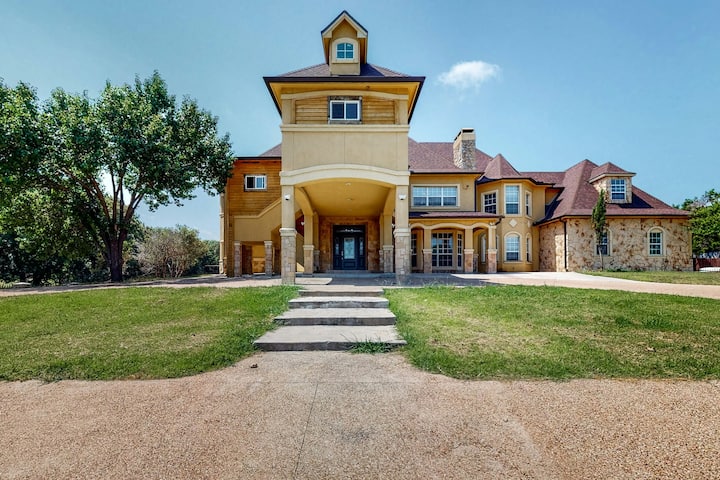 6br With Pool, Balcony, Central Ac, & W/d - Midlothian, TX
