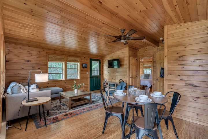 Spacious Rustic Cabin - Wellesley Island Getaway - Grass Point State Park, Alexandria Bay