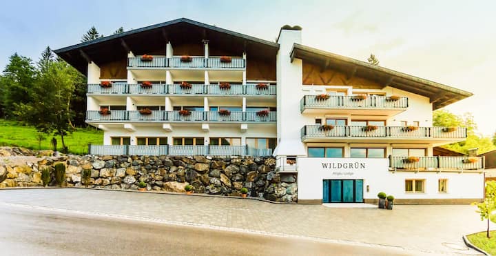 Panorama Lodge 3 (Wildgrün) - Tannheim