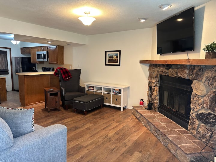 Grandview Townhouse 7, In Town, Pet Friendly, Wifi - Red River