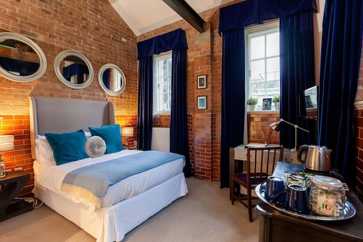 Duclos (Private Ensuite Room) At Bicester Heritage - 比斯特