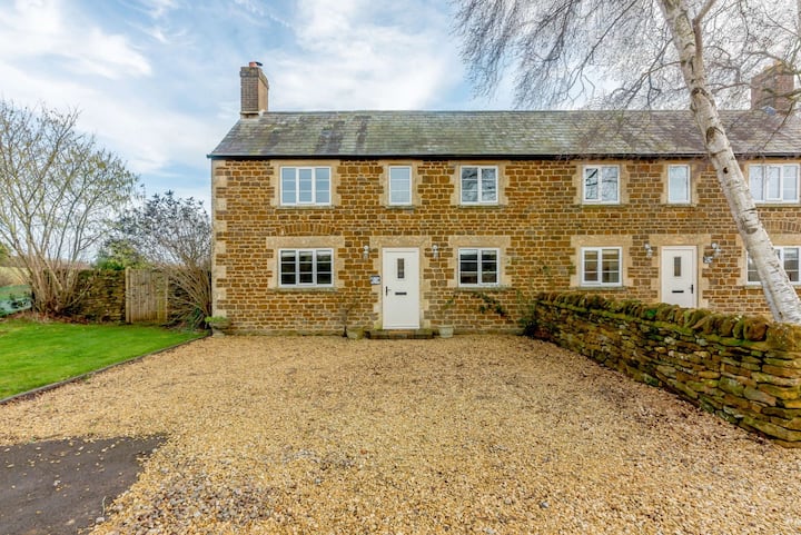 Cotswold Cottage With Large Garden - 1 Manor Farm - Chipping Norton