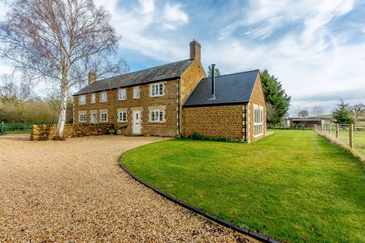 Cotswold Cottage With Large Garden - 2 Manor Farm - Chipping Norton