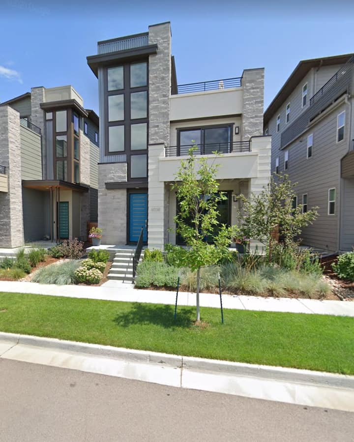 Upscale Modern In Central Park - Aurora, CO