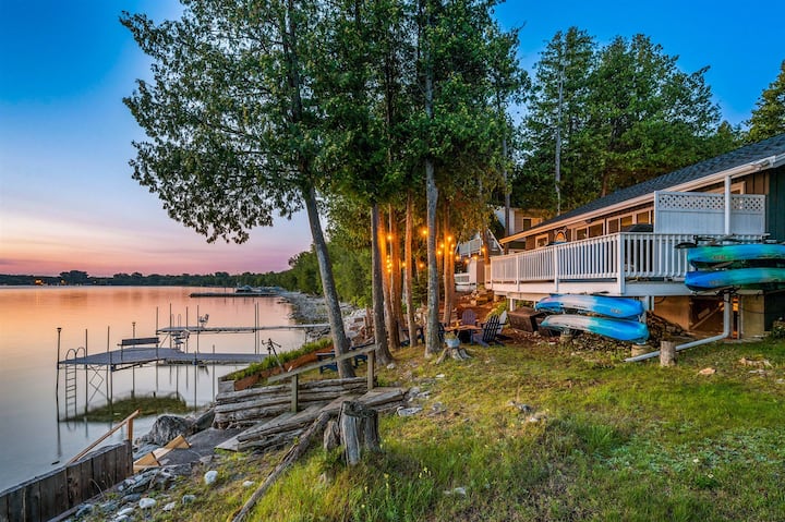 Insta-worthy Cottage - Waterfront Home With Hot Tu - Door County, WI