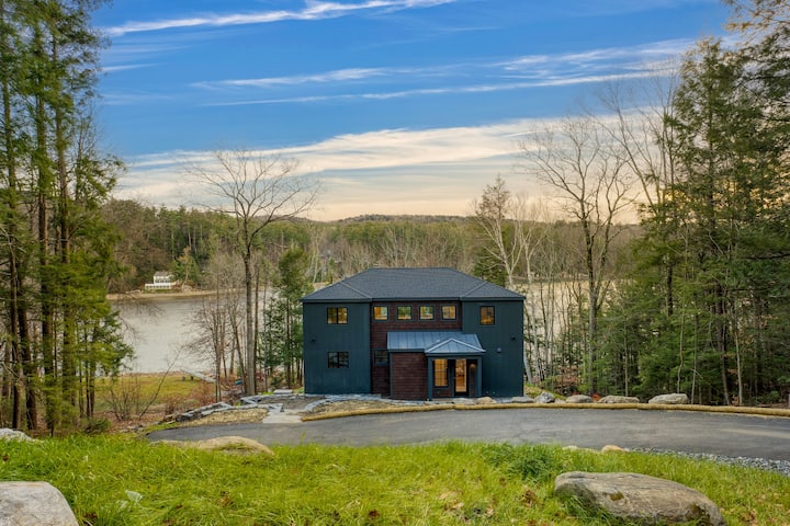 Forget-me-not By Avantstay | Bold Lakefront Escape - The Berkshires, MA
