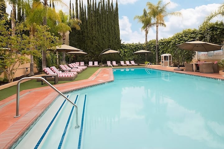 Rare Find! Pet-friendly Property, Outdoor Pool! - Griffith Park - Los Angeles