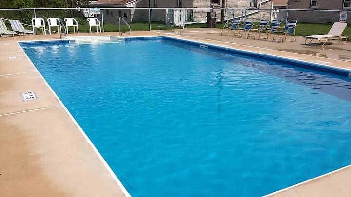 3 Units, Minutes To The Hershey Pantry! W/ Pool! - Hershey, PA
