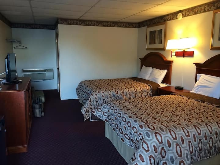 Two Units, Minutes To Giant Center! Pool & Parking - Hershey