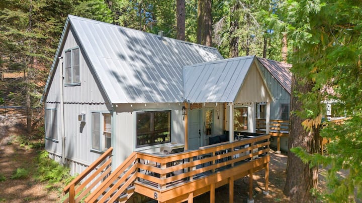 Strawberry Cabin W/ River View 10 Min To Pinecrest - Pinecrest, CA