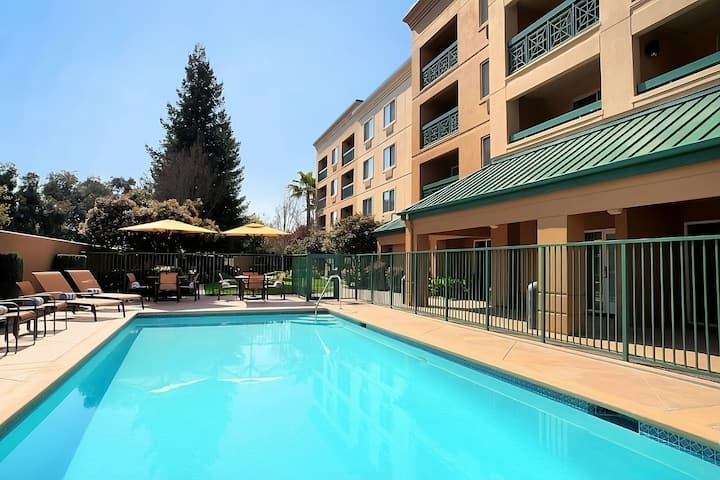 Affordable Getaway! Outdoor Pool Available! - San Ramón, CA