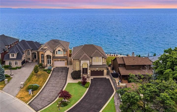 Waterfront Estate | Sunset Views! Lakeside Oasis! - Grimsby