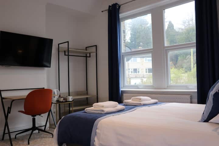 Deluxe Double Ensuite At Dalesgate Hotel - Ilkley