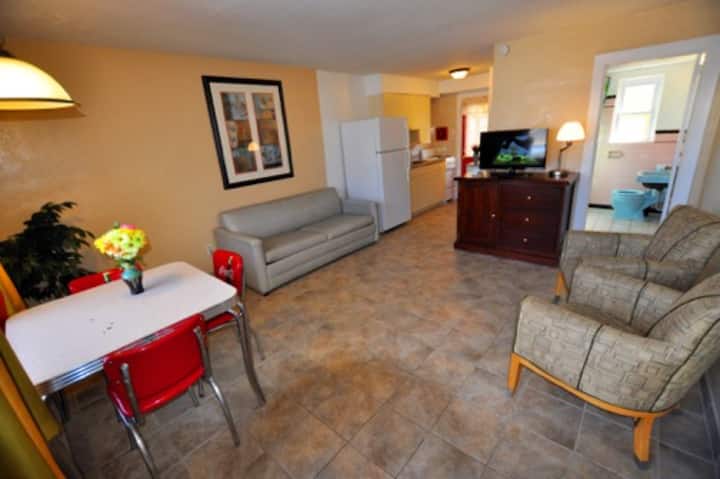 Nantucket Inn & Suites - Wildwood - Apartment C - Avalon