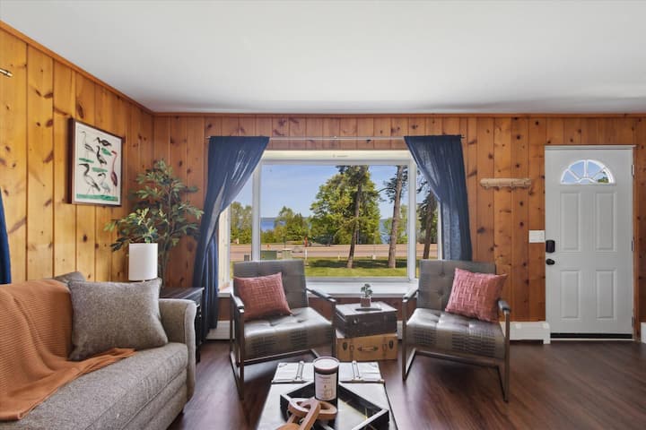 Private Lakefront Cabin With Amazing Lakeviews - Petoskey, MI