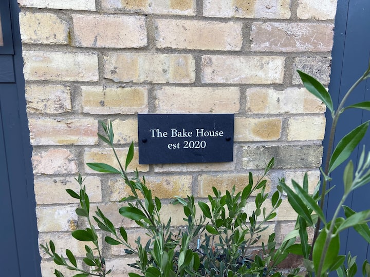 Beautiful Bespoke Renovated Bake House - Raptor Foundation
