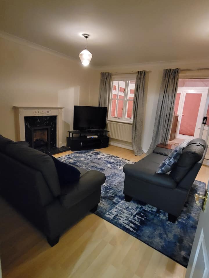 2 Bedroom Residential Home In A Nice Quiet Area - Kingston upon Thames