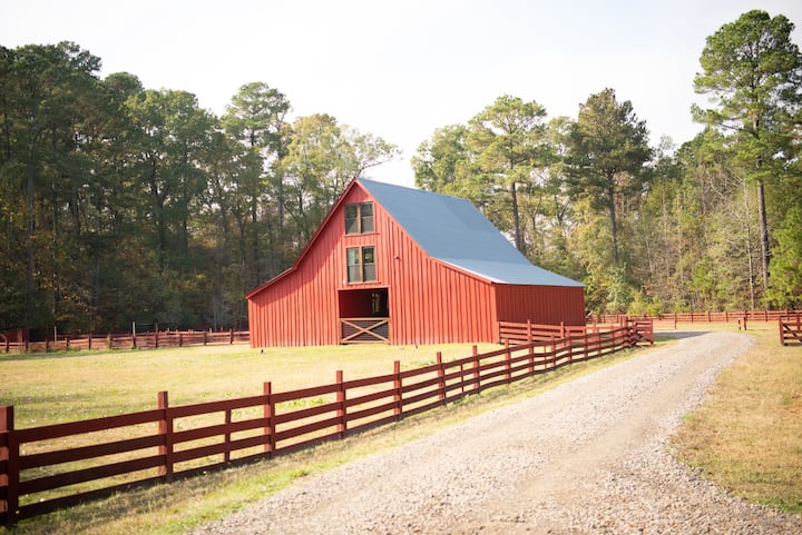Old Washington Farm Stay-150 Yr Old Historic Barn - Hope, AR