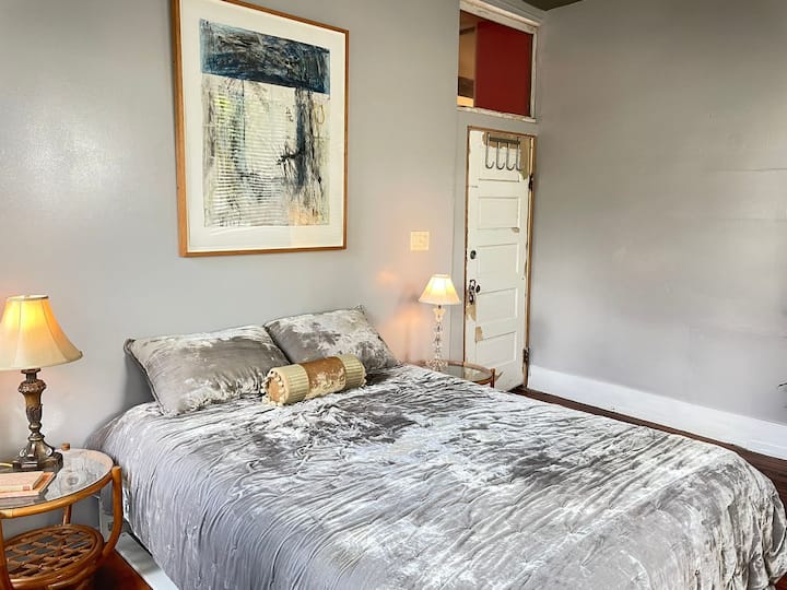 Whimsical 1-bedroom Unit In Artist-friendly House - Homewood