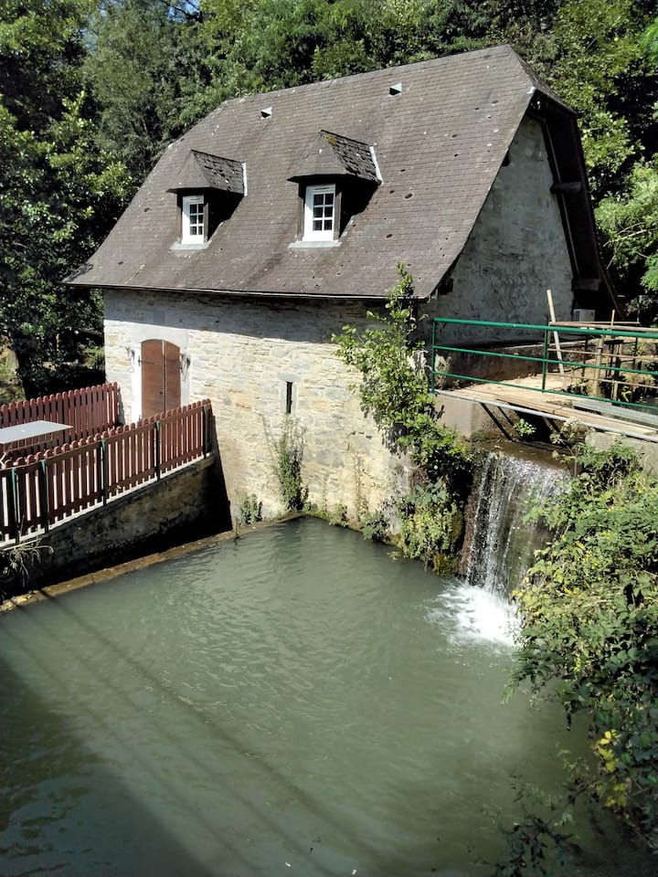 Moulin Rénové En Maison De L An 1652 - Mauléon-Licharre